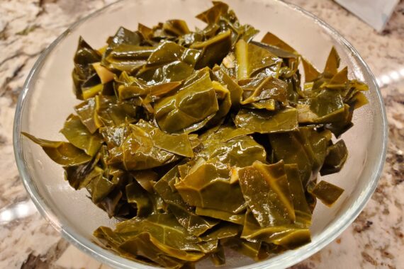 Glass bowl of cooked kelp seaweed